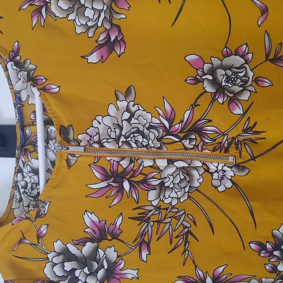 Floral Blouse - Picture 2 of 3